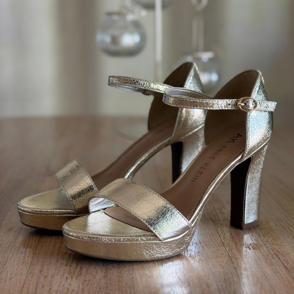 Anne Klein Gold Metallic Platform Block Heel Sandals 7.5M Glam Disco Party Retro